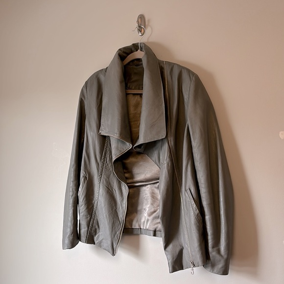 Buttery soft and versatile light grey leather jacket from Rudsak - Picture 4 of 8